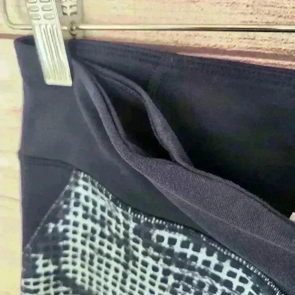 Under armour women's fitted leggings geometric print size small - Picture 3 of 6